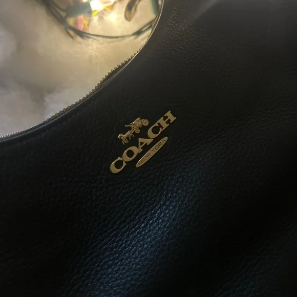 Coach purse gently used - Picture 4 of 4